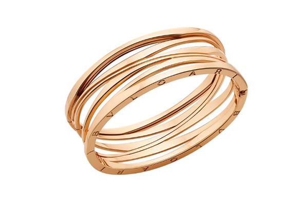 ブルガリから、伊コロッセオから着想を得たブレスレット - ダイナミックなコイル状のバンド