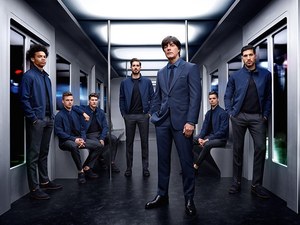 BOSS カーキ✖️ネイビーのリバーシブル　レザージャケット ボス(BOSS)、サッカードイツ代表着用ネイビージャケットを全国で