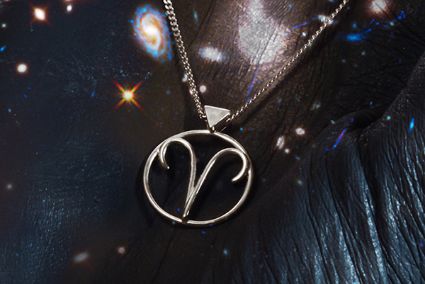 カレンウォーカーから12星座のネックレス、「星座マーク」をあしらって