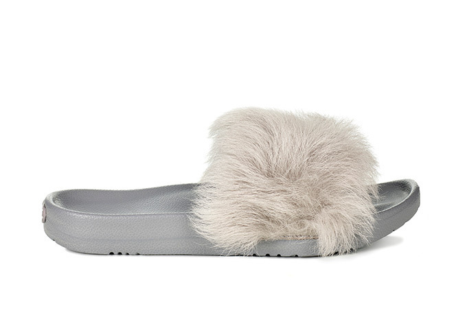 UGG ファーサンダル ロイヤルグラフィック