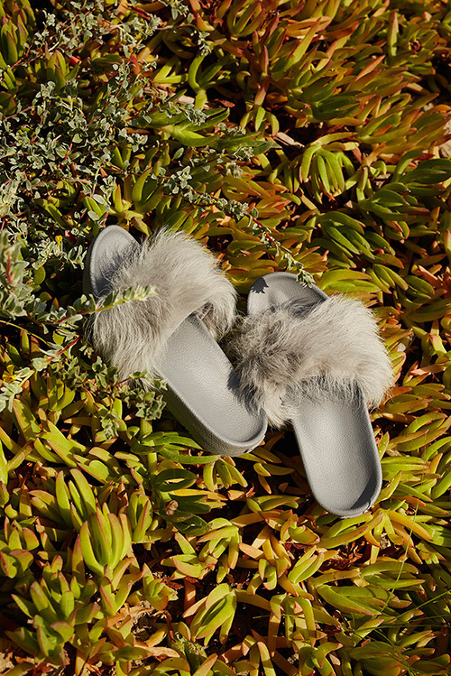 新品 アグ UGG ウィメンズ ロイヤル サンダル ファー付きサンダル UGG”カラーファー付き”新作サンダル「ロイヤル」フラットソール