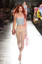 モスキーノ 2018年リゾートコレクション - LAからラスベガスへ、陽気なファッション トリップ｜写真3