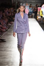 モスキーノ 2018年リゾートコレクション - LAからラスベガスへ、陽気なファッション トリップ｜写真24