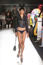 モスキーノ 2018年リゾートコレクション - LAからラスベガスへ、陽気なファッション トリップ｜写真29