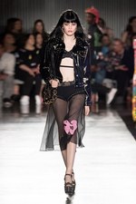 モスキーノ 2018年リゾートコレクション - LAからラスベガスへ、陽気なファッション トリップ｜写真40