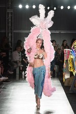 モスキーノ 2018年リゾートコレクション - LAからラスベガスへ、陽気なファッション トリップ｜写真47