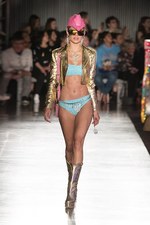 モスキーノ 2018年リゾートコレクション - LAからラスベガスへ、陽気なファッション トリップ｜写真50