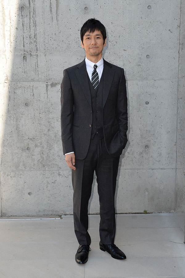 【インタビュー】俳優・西島秀俊、スーツを語る - アルマーニを通して感じる服と内面｜写真7