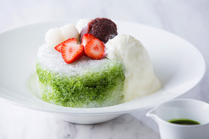 ホテル インターコンチネンタル 東京ベイにて、アツアツのお茶とかき氷を一緒に味わう「今治かき氷」 | 写真