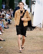 JW アンダーソン 18年春夏メンズコレクション - バカンスはハートに溢れたリラックスムードで｜写真15