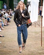 JW アンダーソン 18年春夏メンズコレクション - バカンスはハートに溢れたリラックスムードで｜写真26