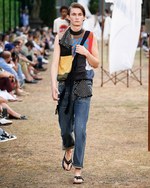 JW アンダーソン 18年春夏メンズコレクション - バカンスはハートに溢れたリラックスムードで｜写真27