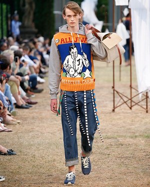 JW アンダーソン 18年春夏メンズコレクション - バカンスはハートに溢れたリラックスムードで｜写真30