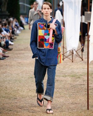 JW アンダーソン 18年春夏メンズコレクション - バカンスはハートに溢れたリラックスムードで｜写真34