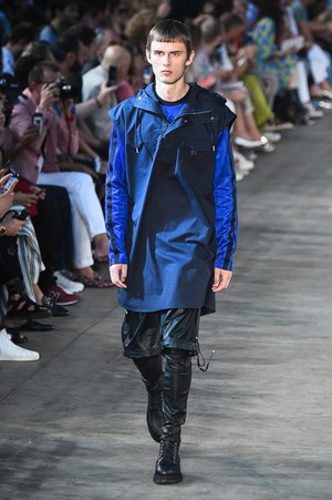 ディーゼル ブラック ゴールド 18年春夏コレクション - 初夏の風と呼応する軽やかなレイヤード｜写真12