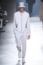 ニール バレット 2018年春夏メンズコレクション - 直線が導く原点回帰への道｜写真10