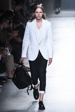 ニール バレット 2018年春夏メンズコレクション - 直線が導く原点回帰への道｜写真15