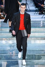 ヴェルサーチ 2018年春夏メンズコレクション - 身に着けて感じるブランドの軌跡｜写真2