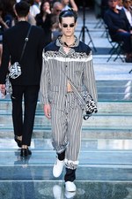 ヴェルサーチ 2018年春夏メンズコレクション - 身に着けて感じるブランドの軌跡｜写真55