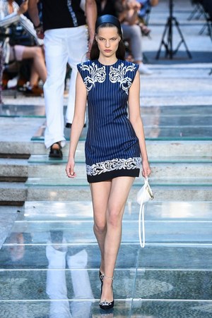 ヴェルサーチ 2018年春夏メンズコレクション - 身に着けて感じるブランドの軌跡｜写真21