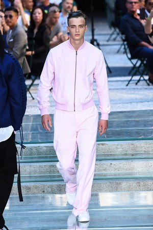 ヴェルサーチ 2018年春夏メンズコレクション - 身に着けて感じるブランドの軌跡｜写真32