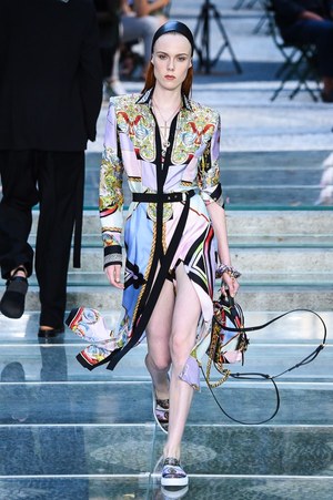 ヴェルサーチ 2018年春夏メンズコレクション - 身に着けて感じるブランドの軌跡｜写真47