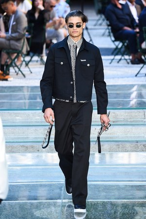 ヴェルサーチ 2018年春夏メンズコレクション - 身に着けて感じるブランドの軌跡｜写真52