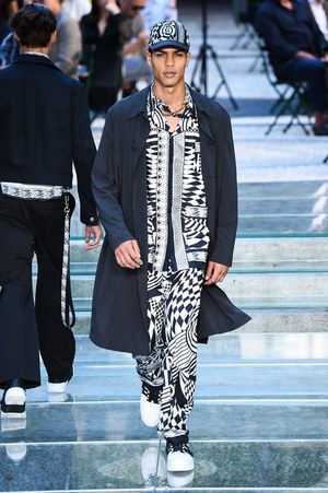 ヴェルサーチ 2018年春夏メンズコレクション - 身に着けて感じるブランドの軌跡｜写真53