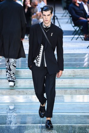 ヴェルサーチ 2018年春夏メンズコレクション - 身に着けて感じるブランドの軌跡｜写真54