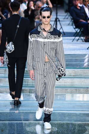ヴェルサーチ 2018年春夏メンズコレクション - 身に着けて感じるブランドの軌跡｜写真55