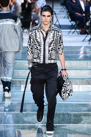 ヴェルサーチ 2018年春夏メンズコレクション - 身に着けて感じるブランドの軌跡｜写真57
