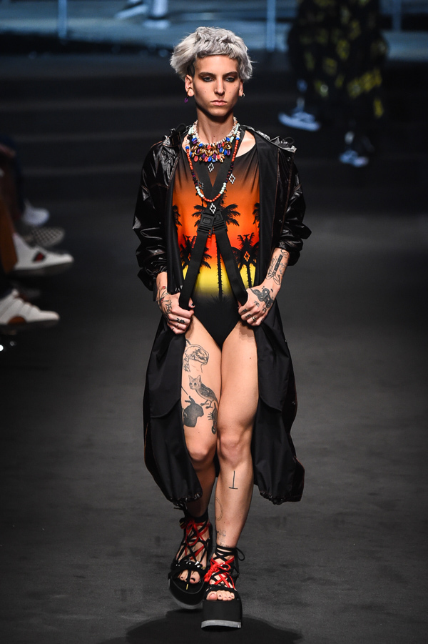 マルセロ・ブロン カウンティ・オブ・ミラン(MARCELO BURLON COUNTY OF MILAN) 2018年春夏ウィメンズ&メンズコレクション  - 写真56