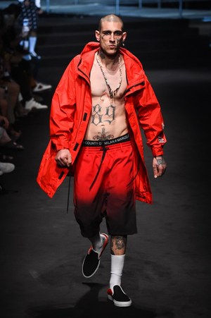 マルセロ・ブロン カウンティ・オブ・ミラン 2018年春夏コレクション、次世代サーフスタイルの在り方｜写真1
