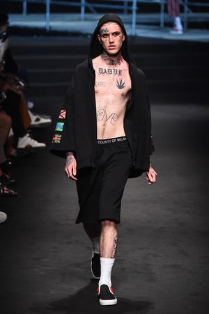 マルセロ・ブロン カウンティ・オブ・ミラン 2018年春夏コレクション、次世代サーフスタイルの在り方｜写真36