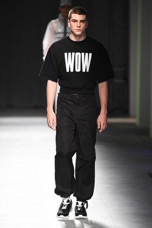 MSGM 2018年春夏メンズコレクション - 季節は夏、高鳴る気持ちを色柄に込めて｜写真3