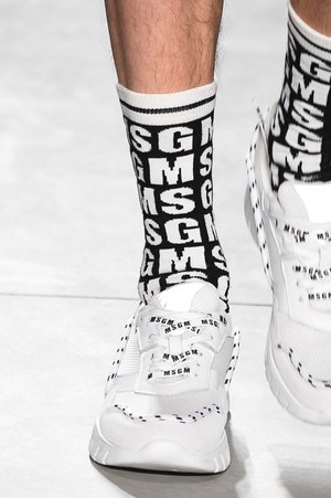 MSGM 2018年春夏メンズコレクション - 季節は夏、高鳴る気持ちを色柄に込めて｜写真10