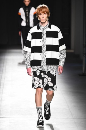 MSGM 2018年春夏メンズコレクション - 季節は夏、高鳴る気持ちを色柄に込めて｜写真12