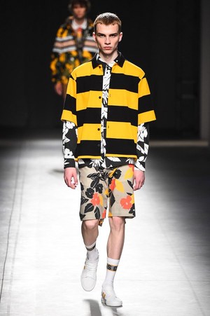 MSGM 2018年春夏メンズコレクション - 季節は夏、高鳴る気持ちを色柄に込めて｜写真16