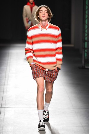 MSGM 2018年春夏メンズコレクション - 季節は夏、高鳴る気持ちを色柄に込めて｜写真27