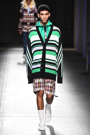 MSGM 2018年春夏メンズコレクション - 季節は夏、高鳴る気持ちを色柄に込めて｜写真37