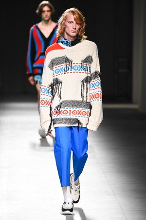MSGM 2018年春夏メンズコレクション - 季節は夏、高鳴る気持ちを色柄に込めて｜写真43