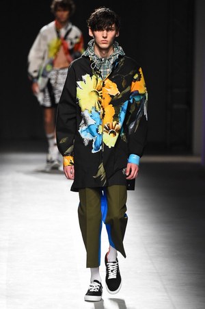 MSGM 2018年春夏メンズコレクション - 季節は夏、高鳴る気持ちを色柄に込めて｜写真46