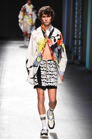 MSGM 2018年春夏メンズコレクション - 季節は夏、高鳴る気持ちを色柄に込めて｜写真47