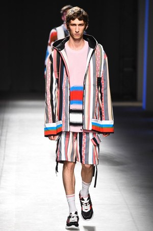 MSGM 2018年春夏メンズコレクション - 季節は夏、高鳴る気持ちを色柄に込めて｜写真50