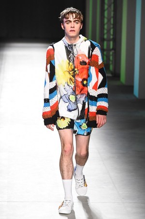 MSGM 2018年春夏メンズコレクション - 季節は夏、高鳴る気持ちを色柄に込めて｜写真51