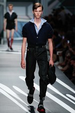 プラダ 2018年春夏コレクション - ミウッチャ監修SFコミックでタイムスリップ｜写真4