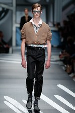 プラダ 2018年春夏コレクション - ミウッチャ監修SFコミックでタイムスリップ｜写真6