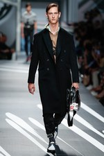 プラダ 2018年春夏コレクション - ミウッチャ監修SFコミックでタイムスリップ｜写真7