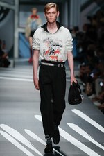 プラダ 2018年春夏コレクション - ミウッチャ監修SFコミックでタイムスリップ｜写真22