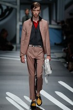 プラダ 2018年春夏コレクション - ミウッチャ監修SFコミックでタイムスリップ｜写真33